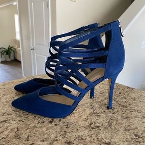 NWOT BCBG Generation Blue Velvet Heels